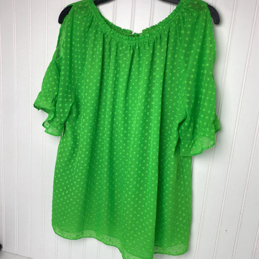 TEXTURED SHORT SLEEVED