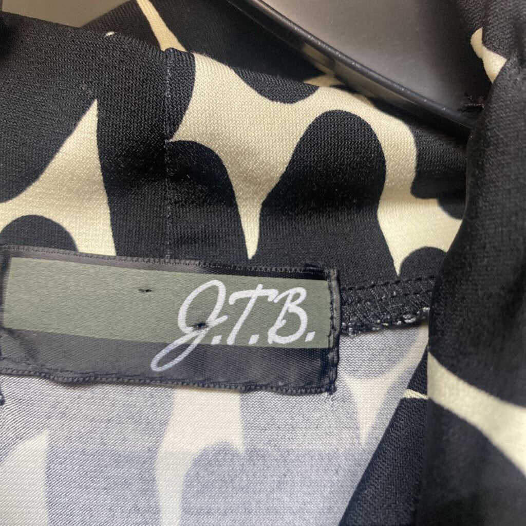 FITTED MOCK NECK TOP