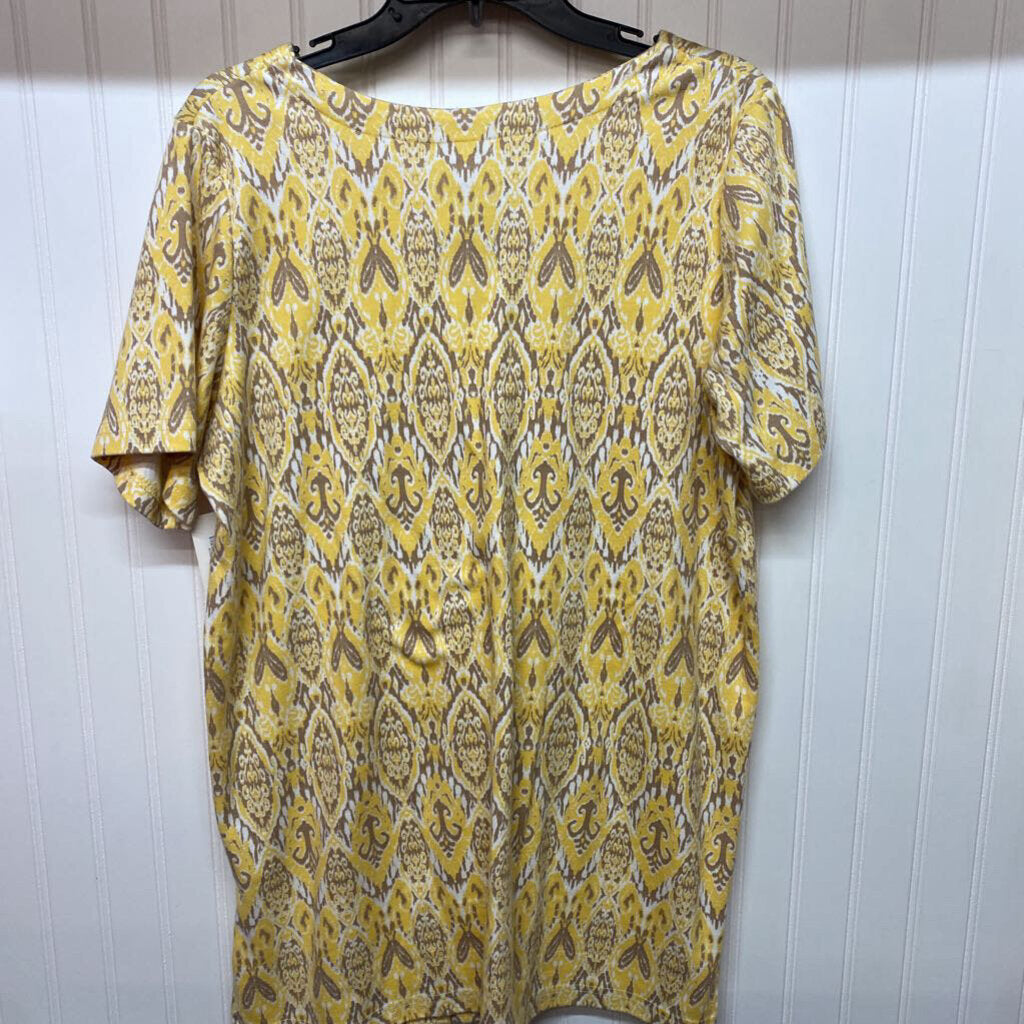 SHORT SLEEVED TOP