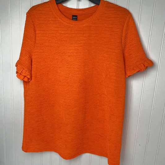 TEXTURED SHORT SLEEVED