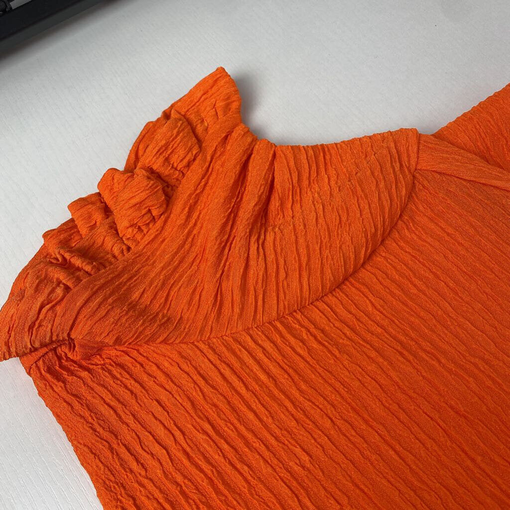 TEXTURED SHORT SLEEVED