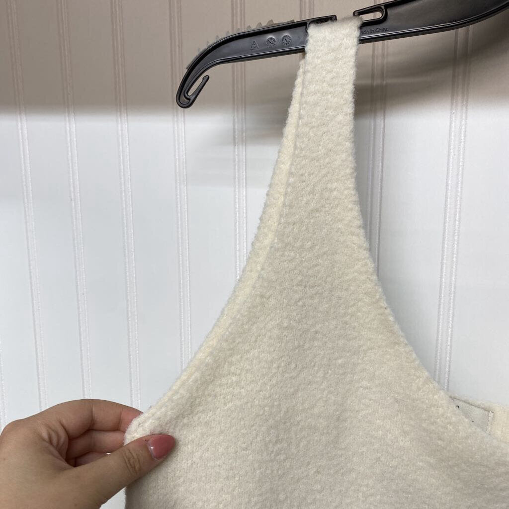 SLEEVLESS CROP SWEATER