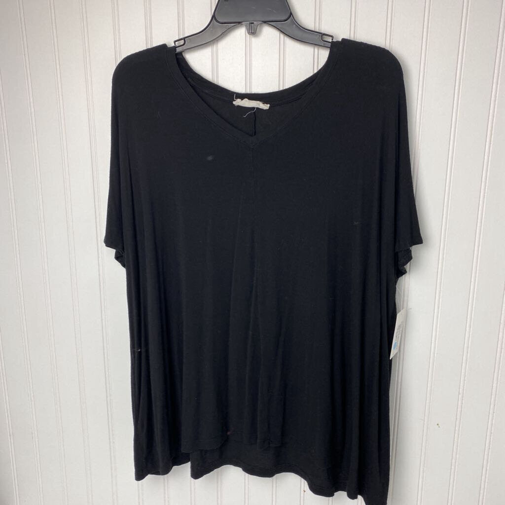 SHORT SLEEVED TEE