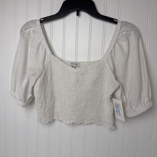 SHORT SLEEVED CROP TOP