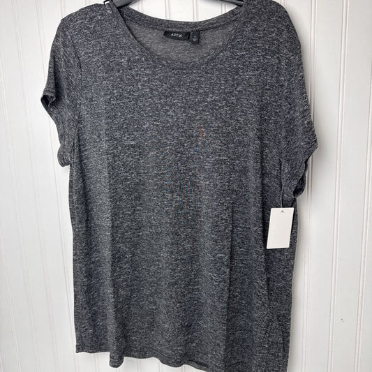 SHORT SLEEVED T SHIRT
