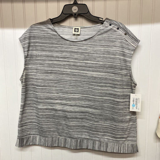 SLEEVELESS TOP