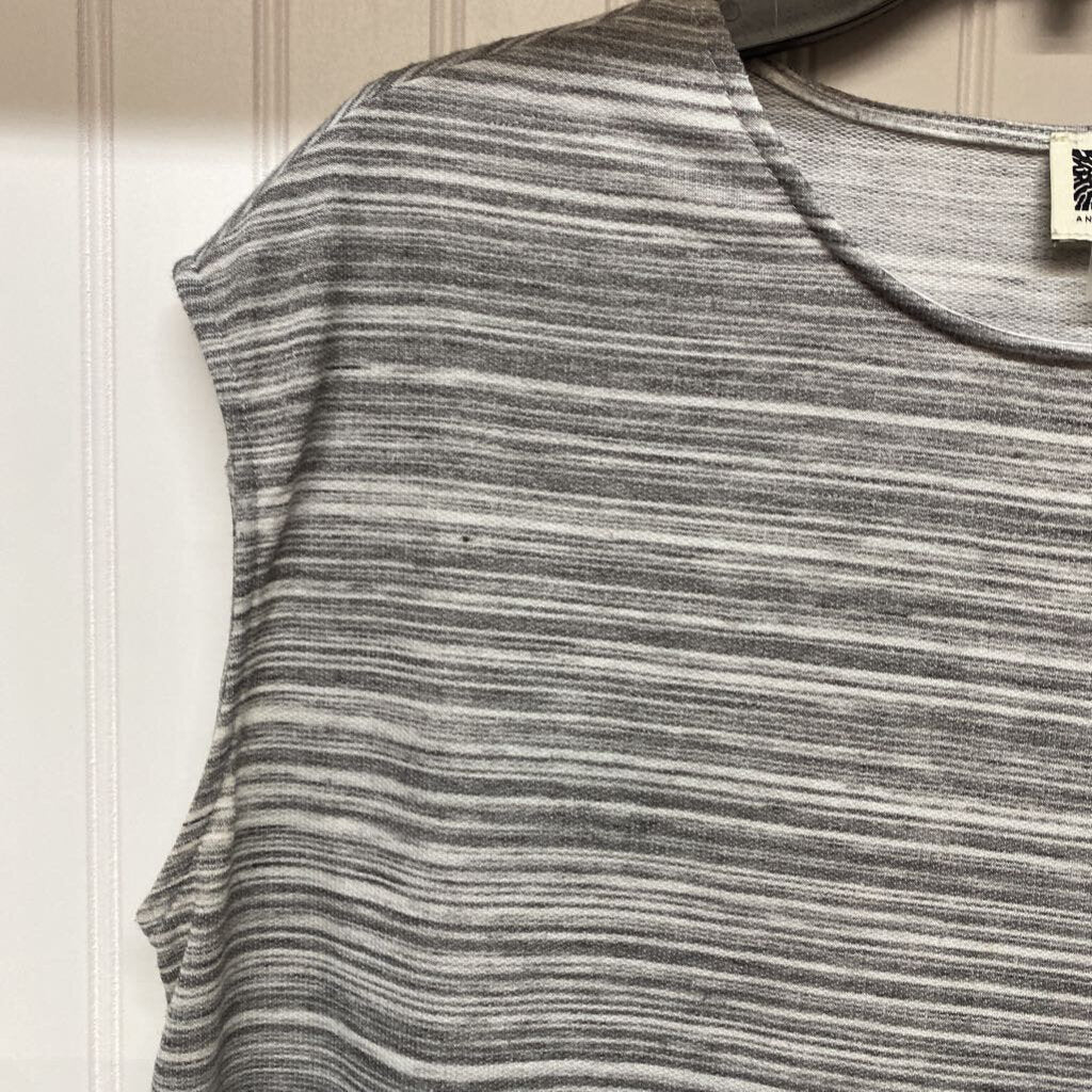 SLEEVELESS TOP