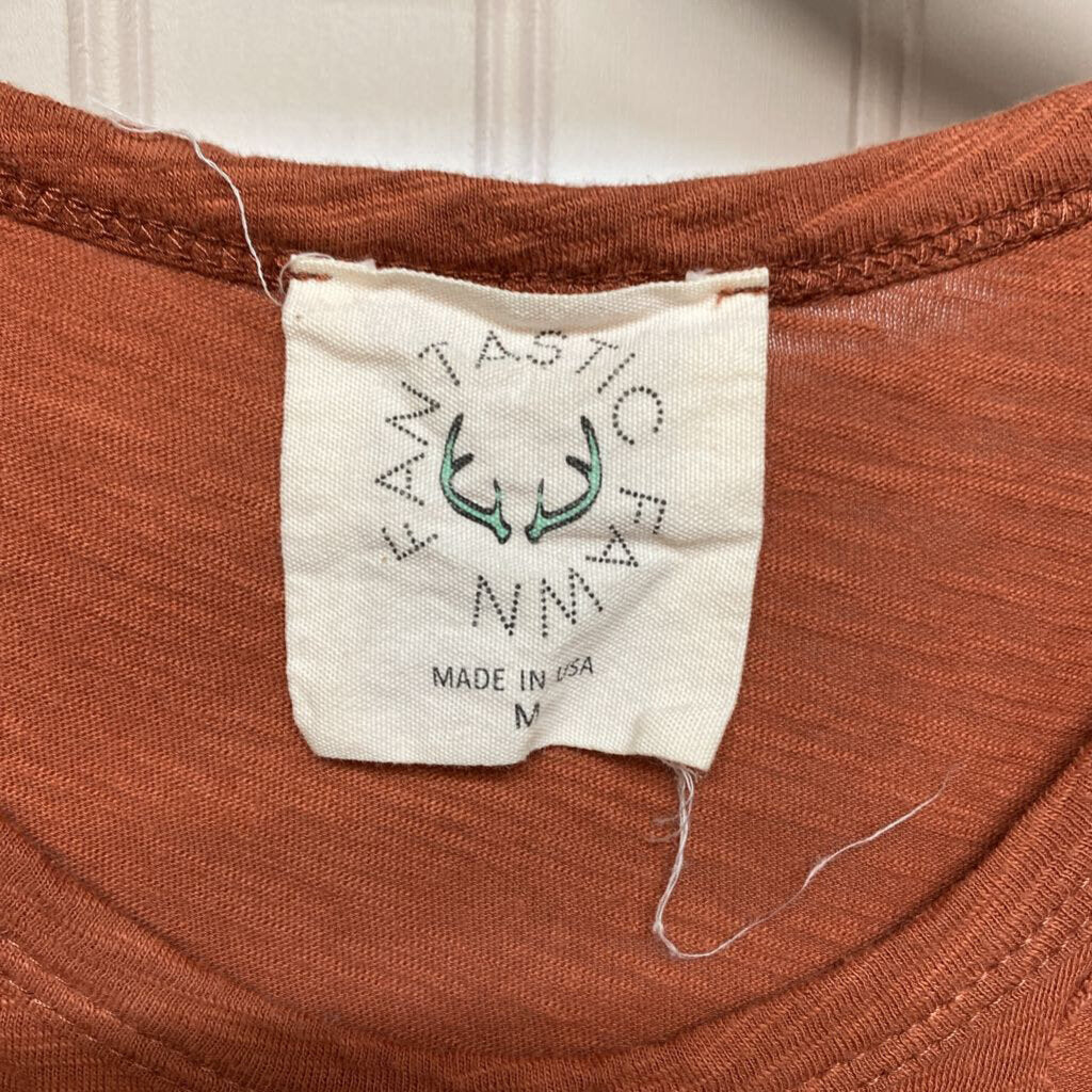 SLEEVELESS TEE
