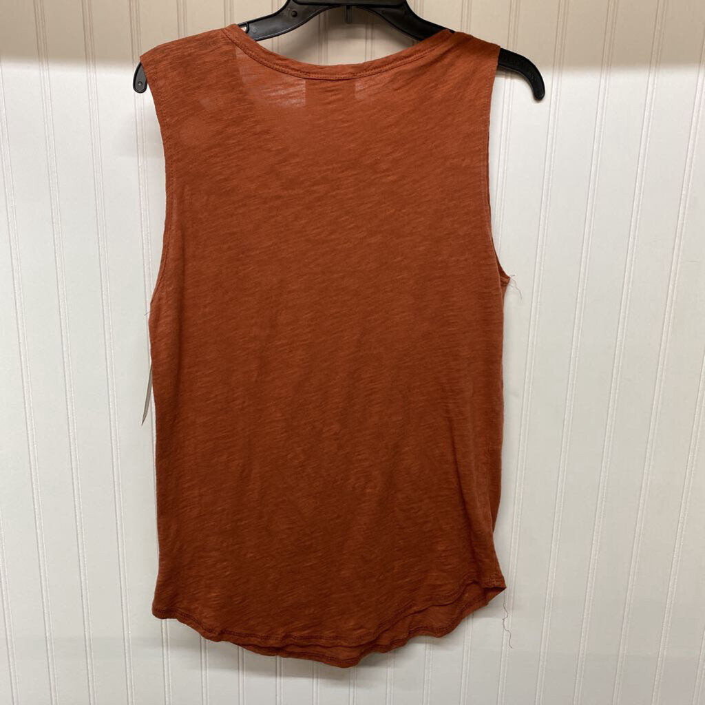 SLEEVELESS TEE