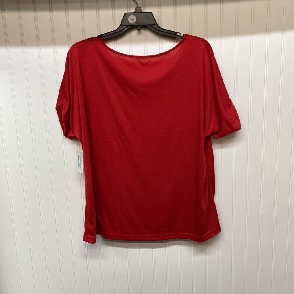 SHORT SLEEVED TOP