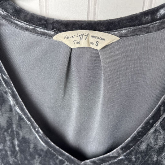 V NECK VELVET TOP
