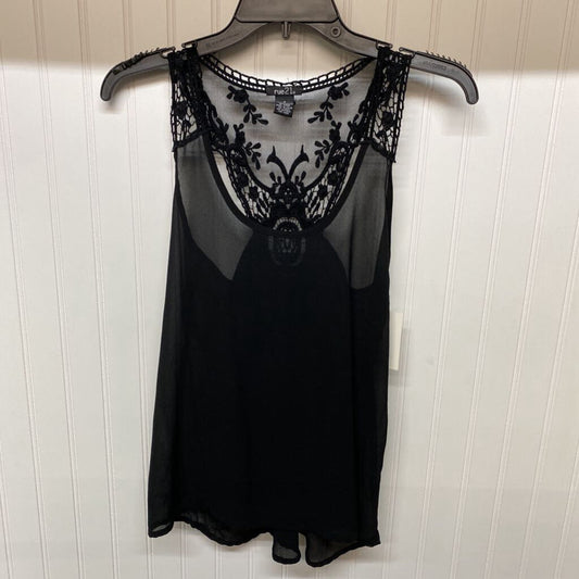 SHEAR SLEEVLESS TOP