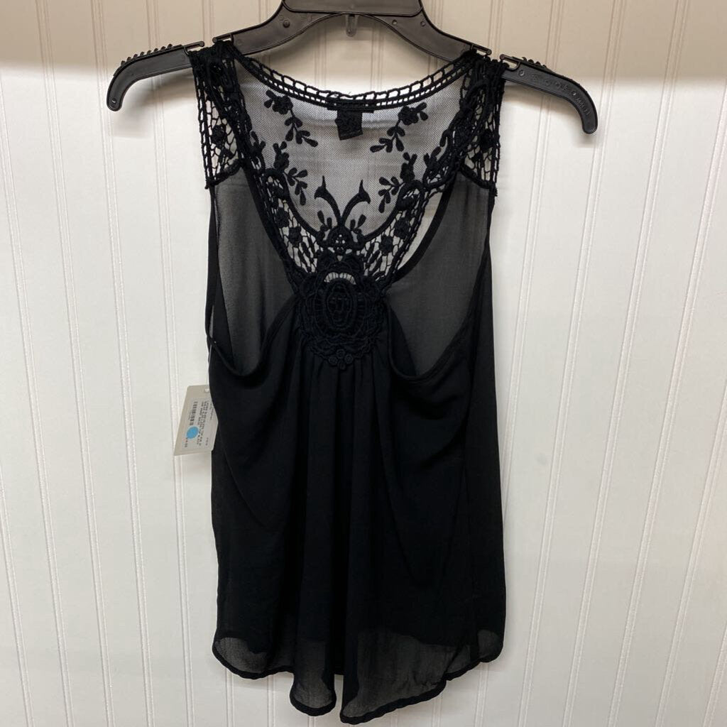 SHEAR SLEEVLESS TOP