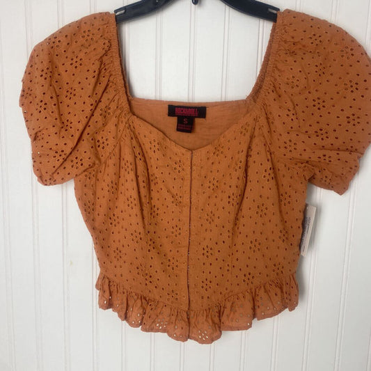 CLASP FRONT EMBROIDERED TOP