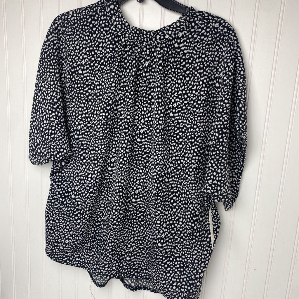 TIE IN BACK SHORT SLEEVED