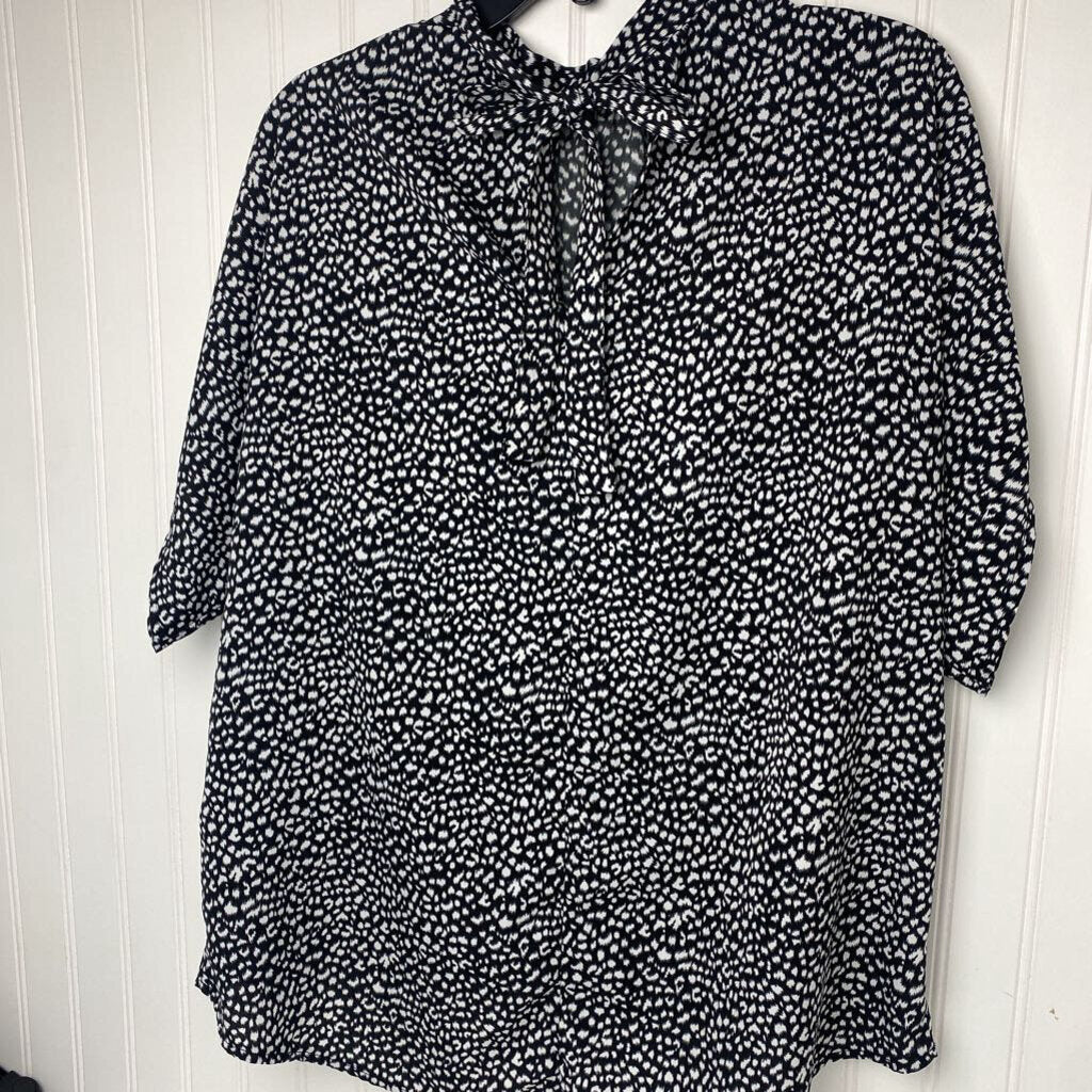 TIE IN BACK SHORT SLEEVED
