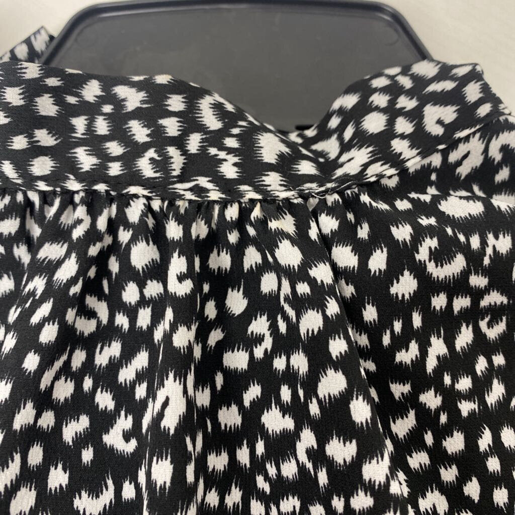 TIE IN BACK SHORT SLEEVED