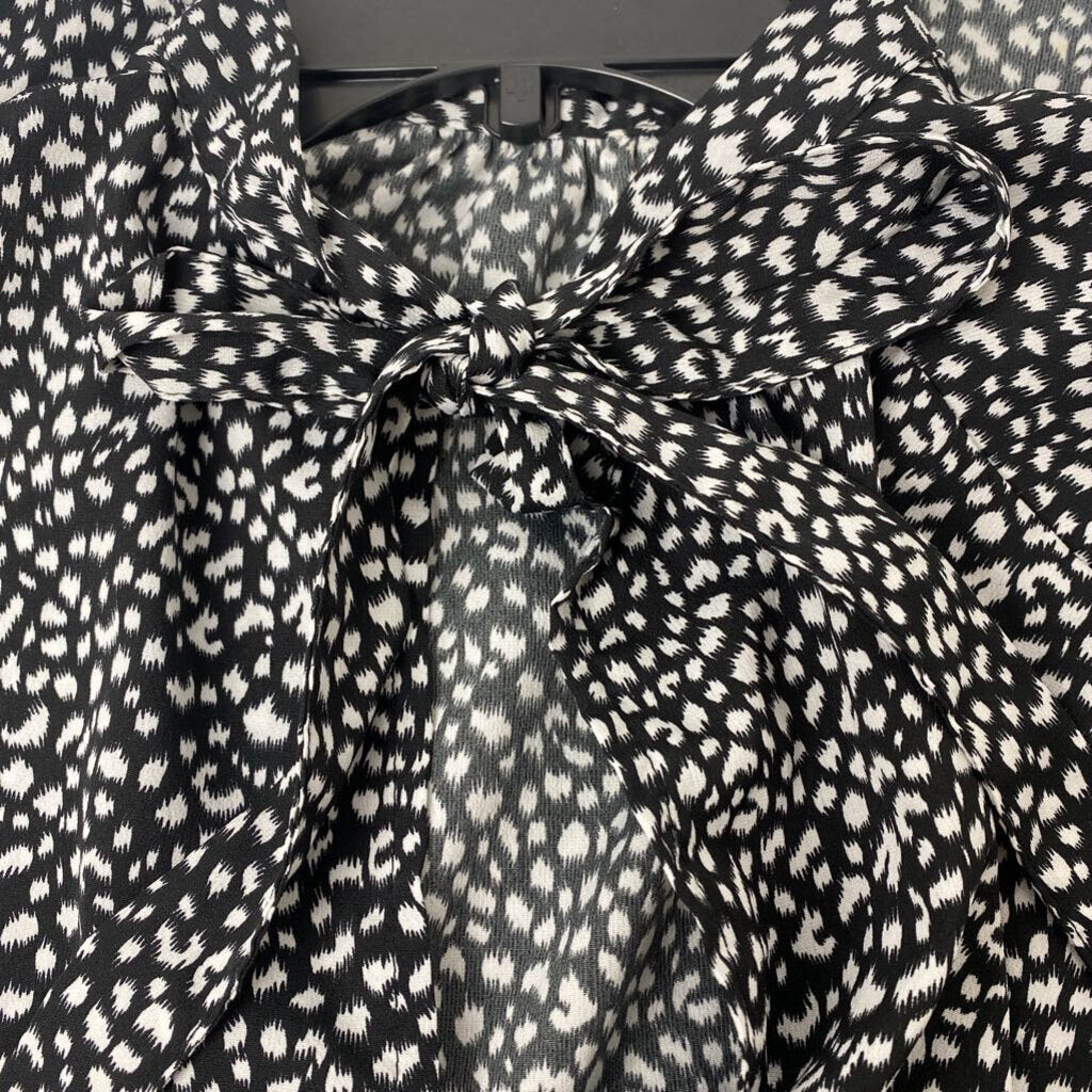 TIE IN BACK SHORT SLEEVED