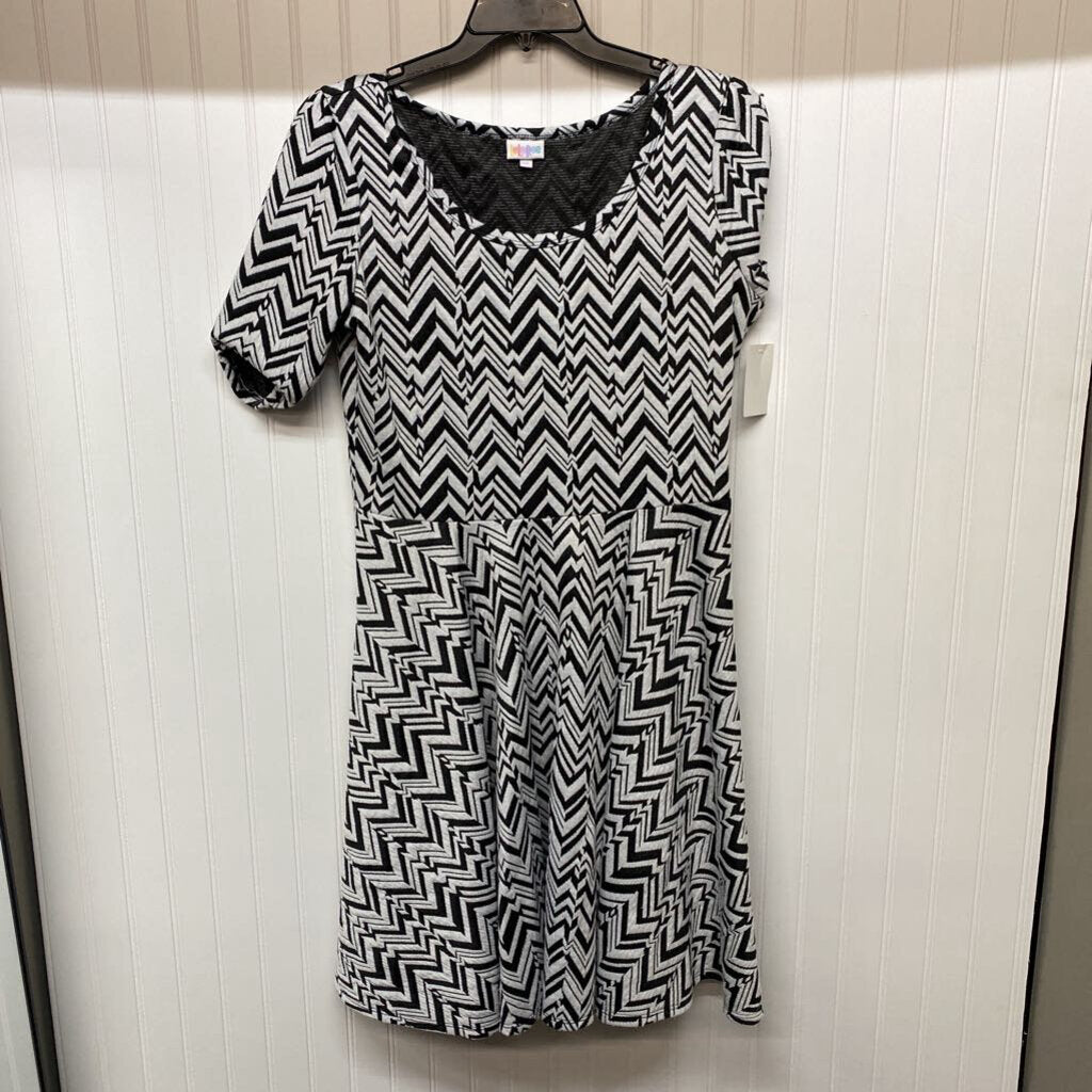 SHORT SLEEVED DRESS