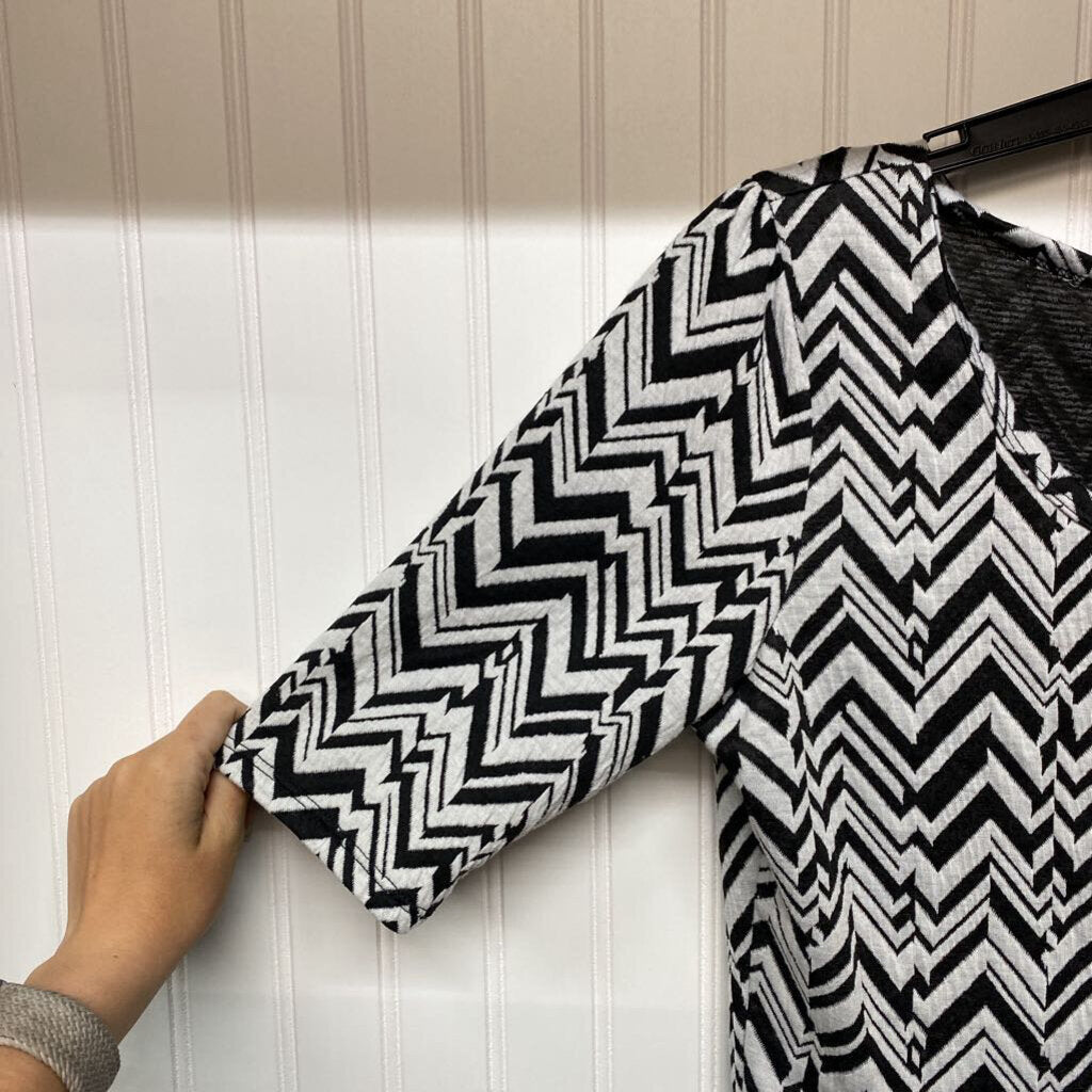 SHORT SLEEVED DRESS