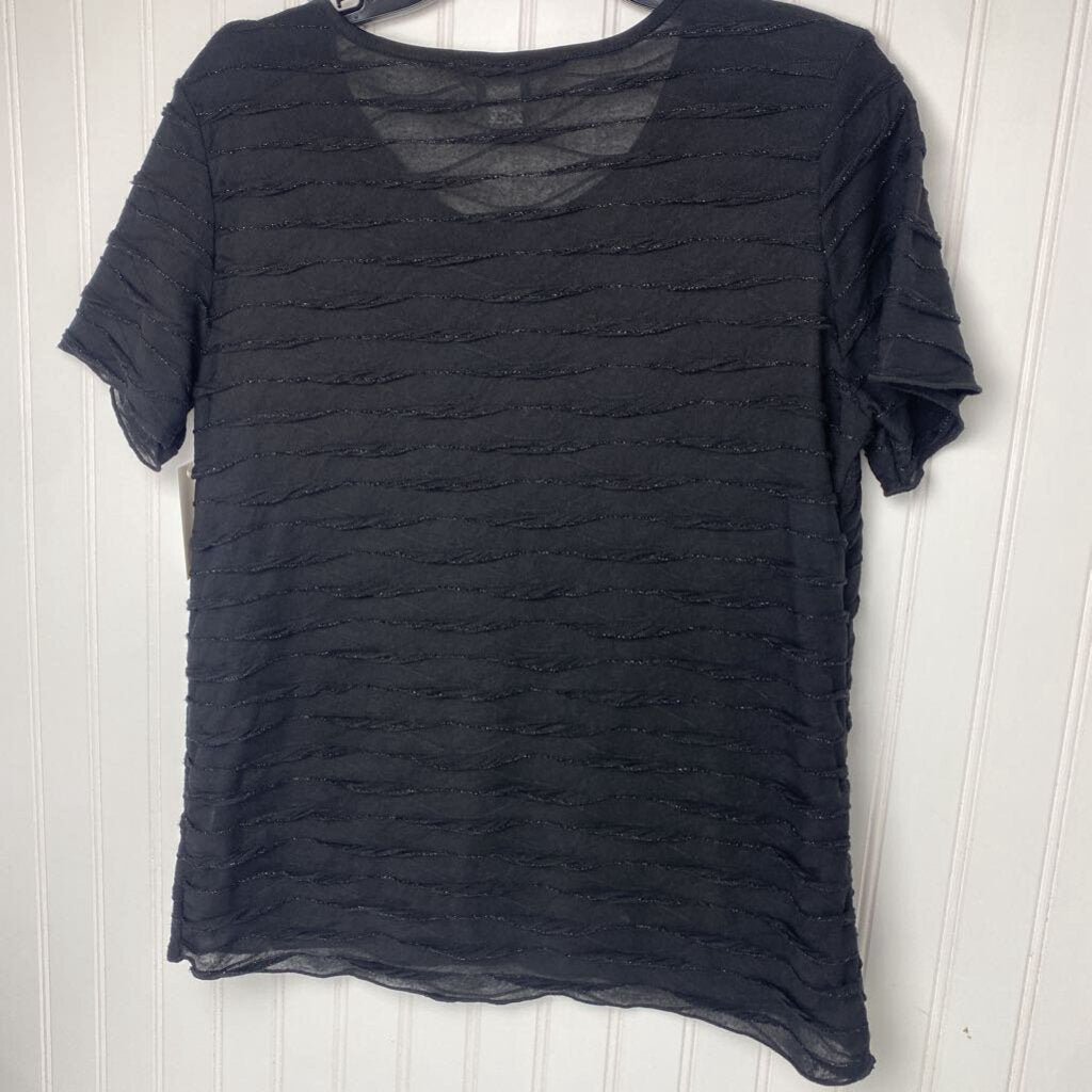 SHORT SLEEVED TOP