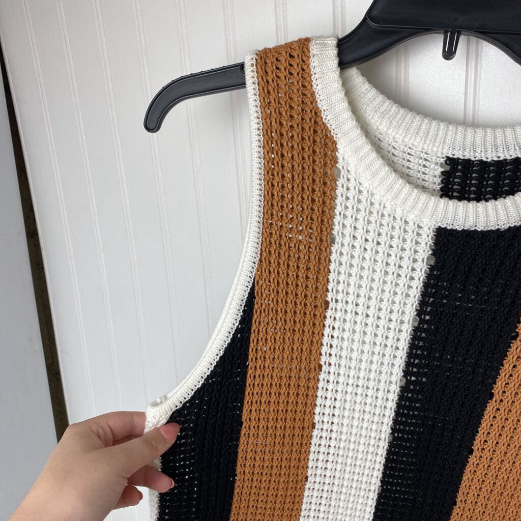 SLEEVELESS SWEATER TOP