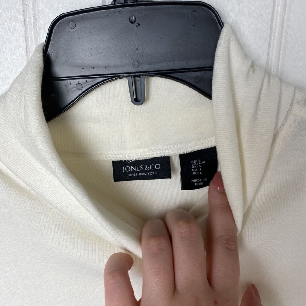 SLEEVELESS TURTLENECK