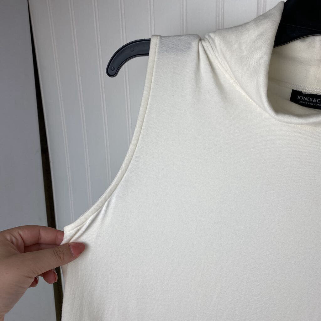 SLEEVELESS TURTLENECK