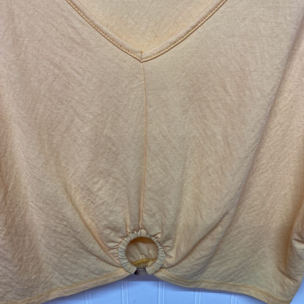 SHORT SLEEVED CROP TOP