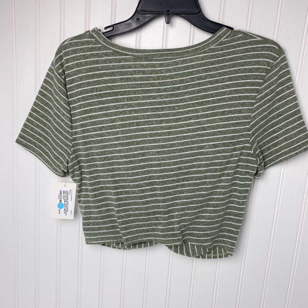 SHORT SLEEVED CROP TOP