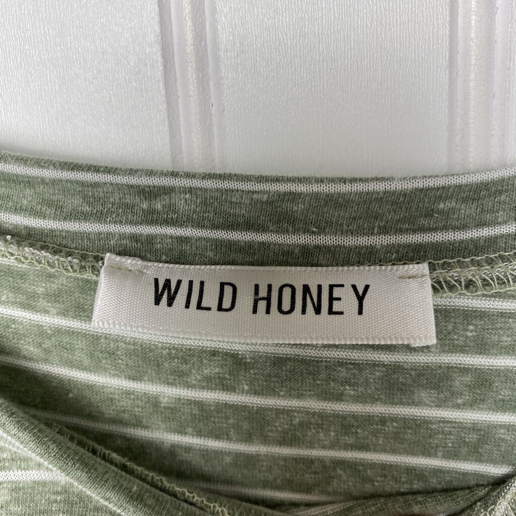 SHORT SLEEVED CROP TOP