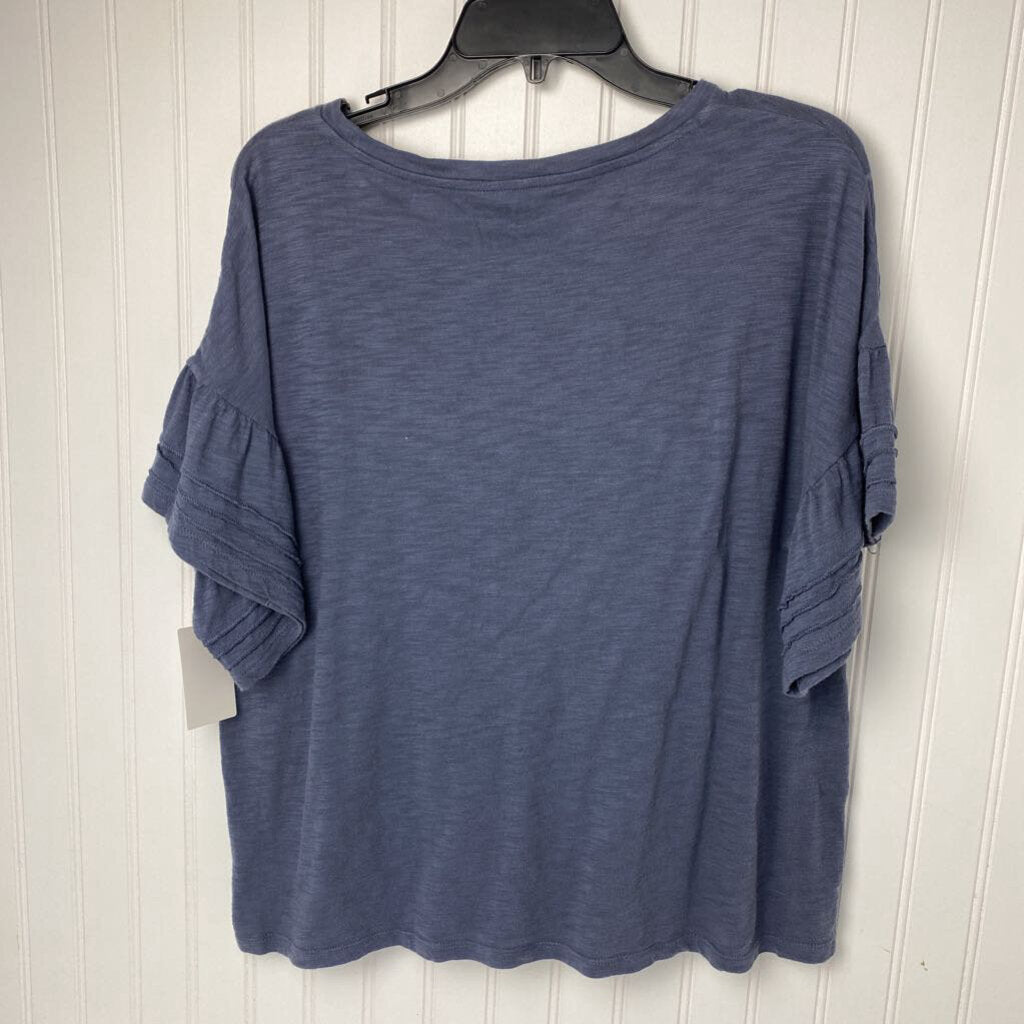 SHORT SLEEVED TOP