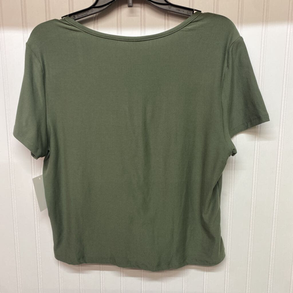 SHORT SLEEVED TOP
