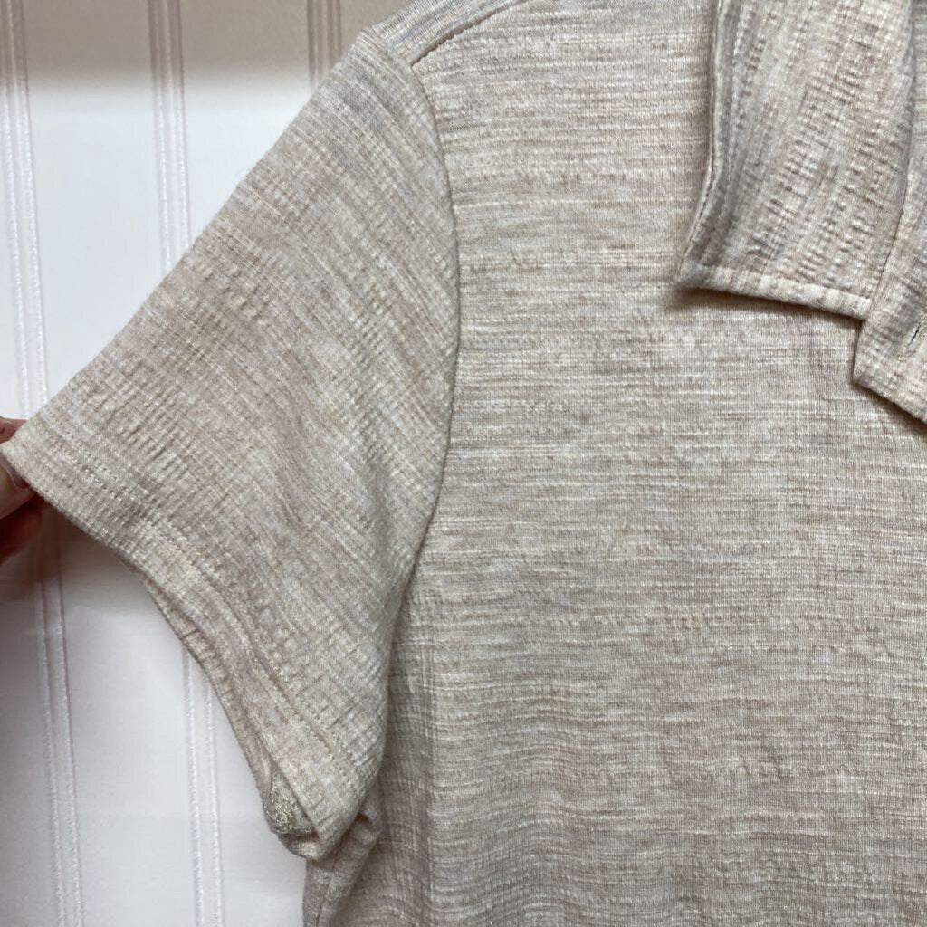 SHORT SLEEVED BUTTON UP TEE