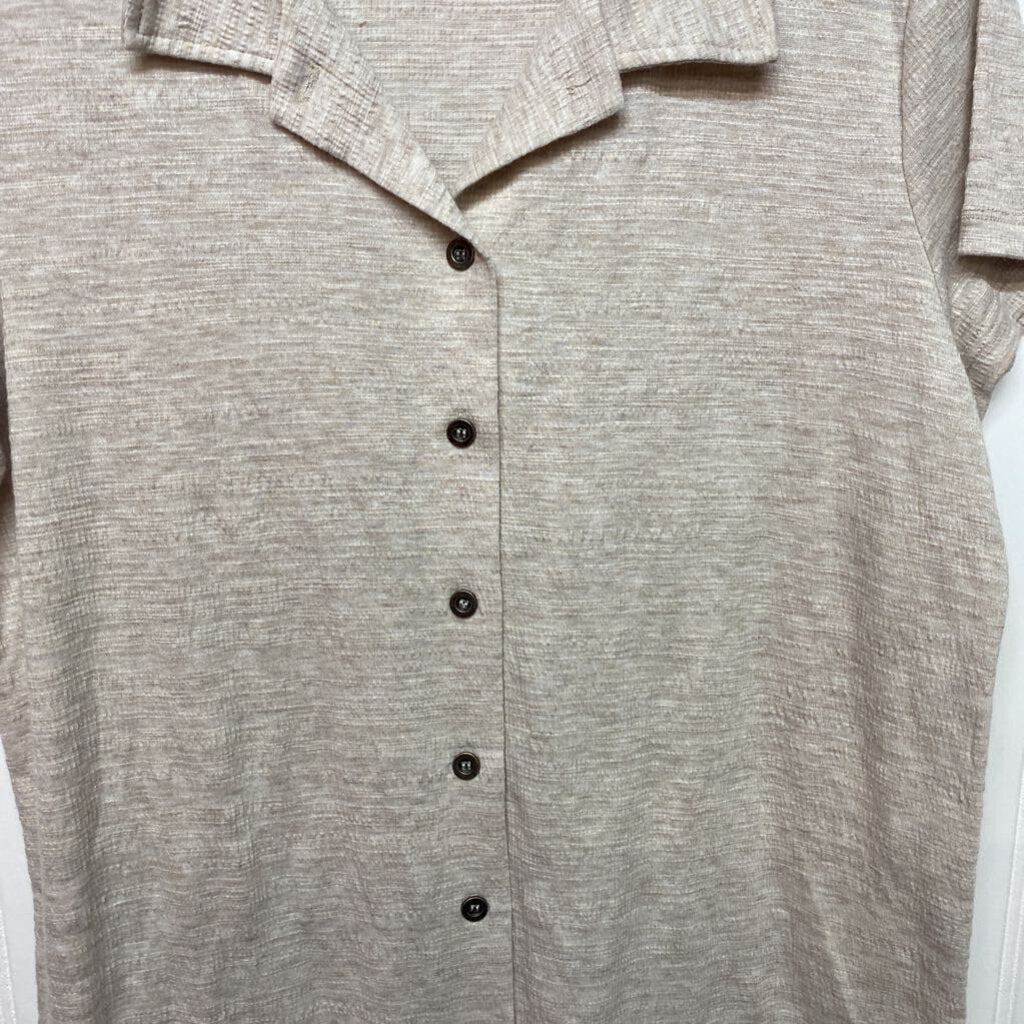 SHORT SLEEVED BUTTON UP TEE
