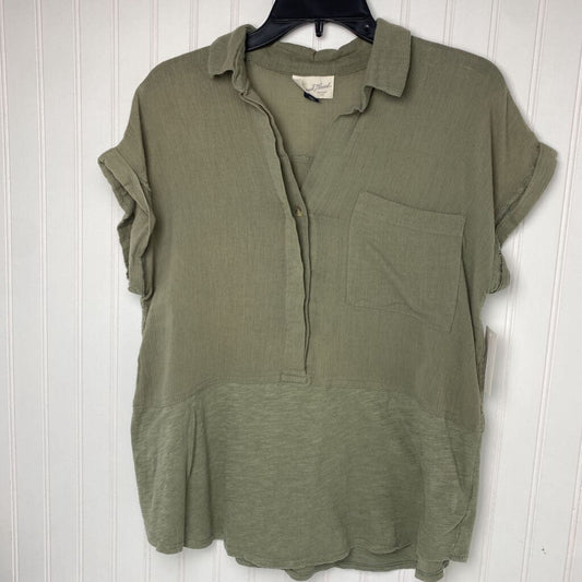 SHORT SLEEVED TOP