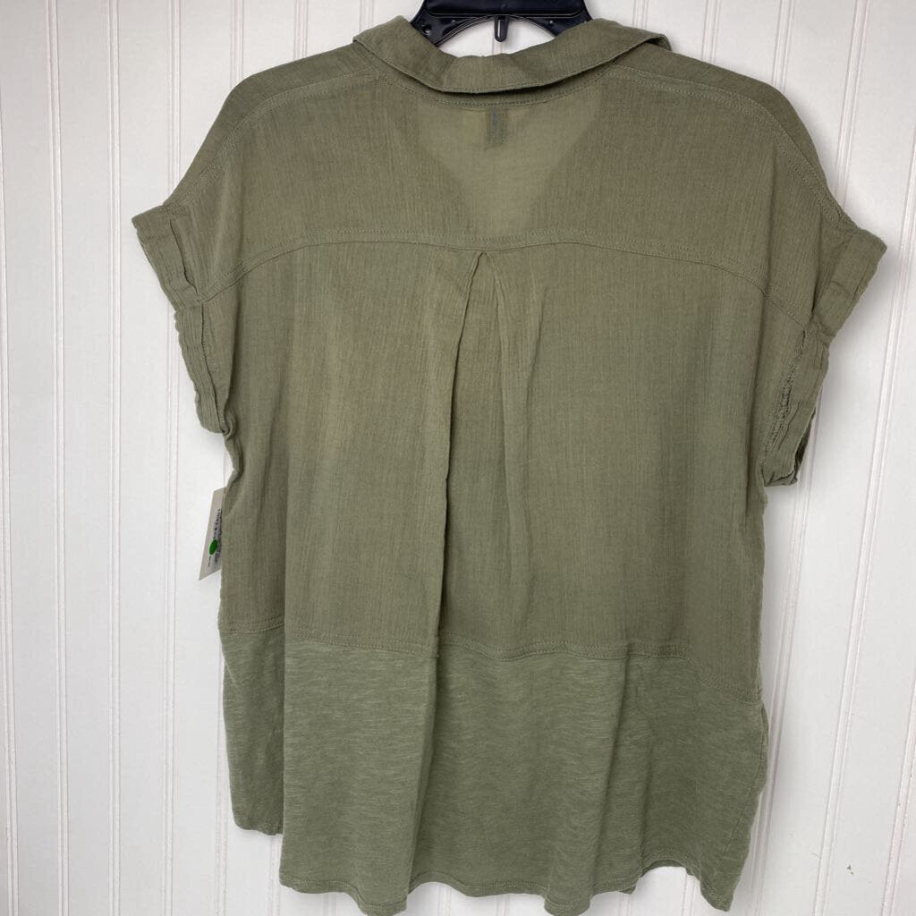 SHORT SLEEVED TOP