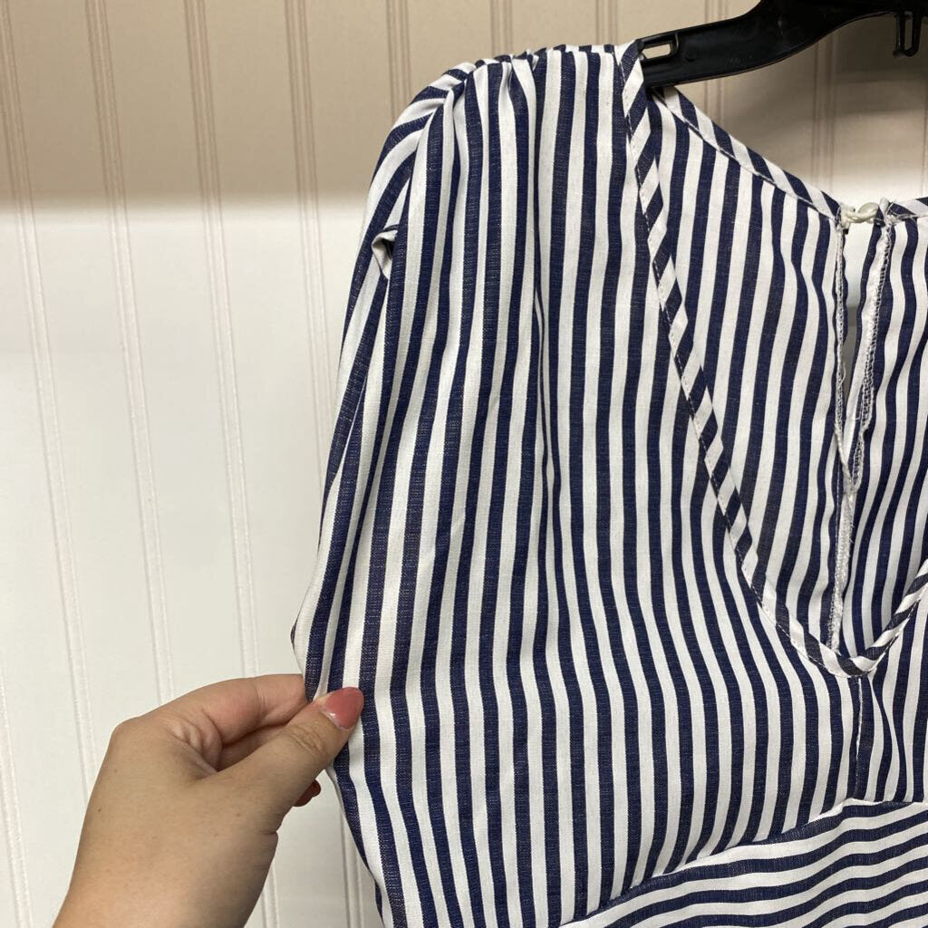 V NECK CAP SLEEVED