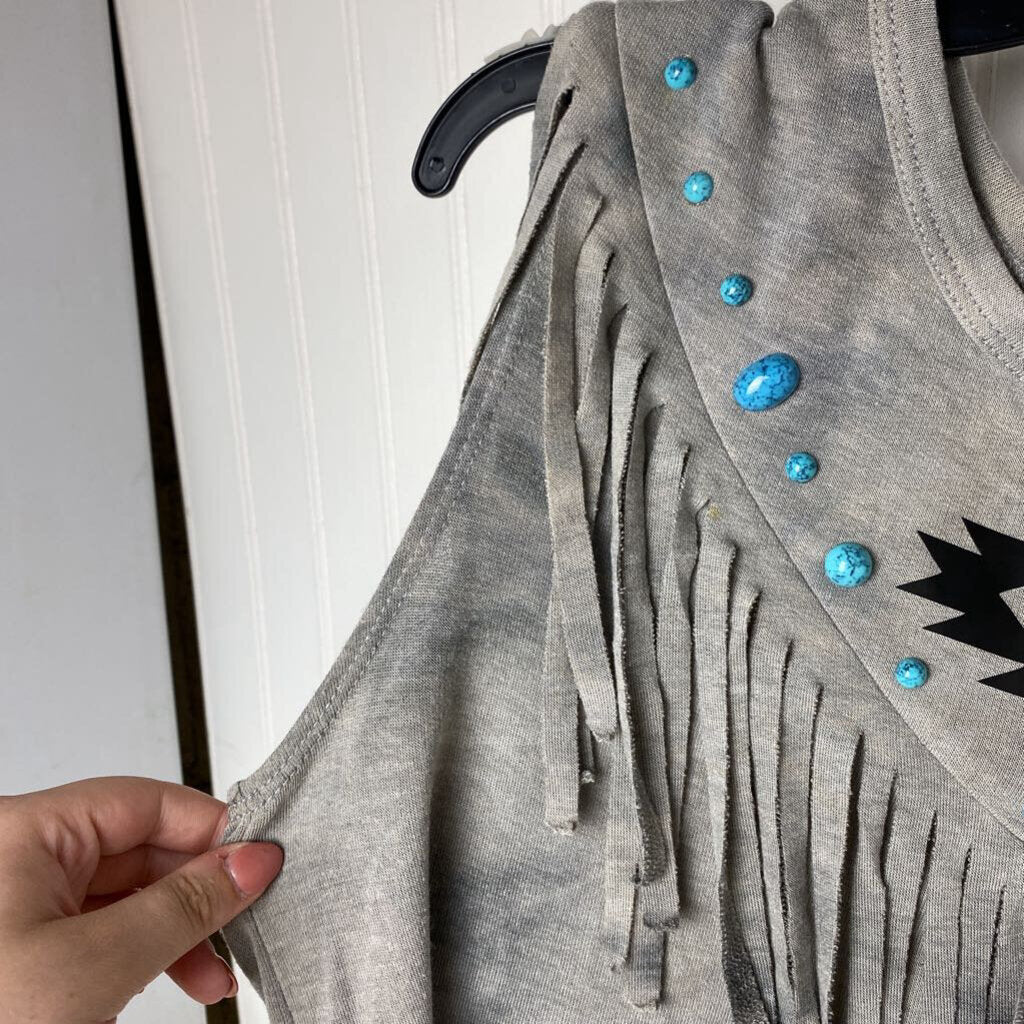 FRINGED SLEEVLESS TEE