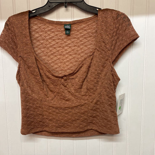 CAP SLEEVED LACE CROP TOP