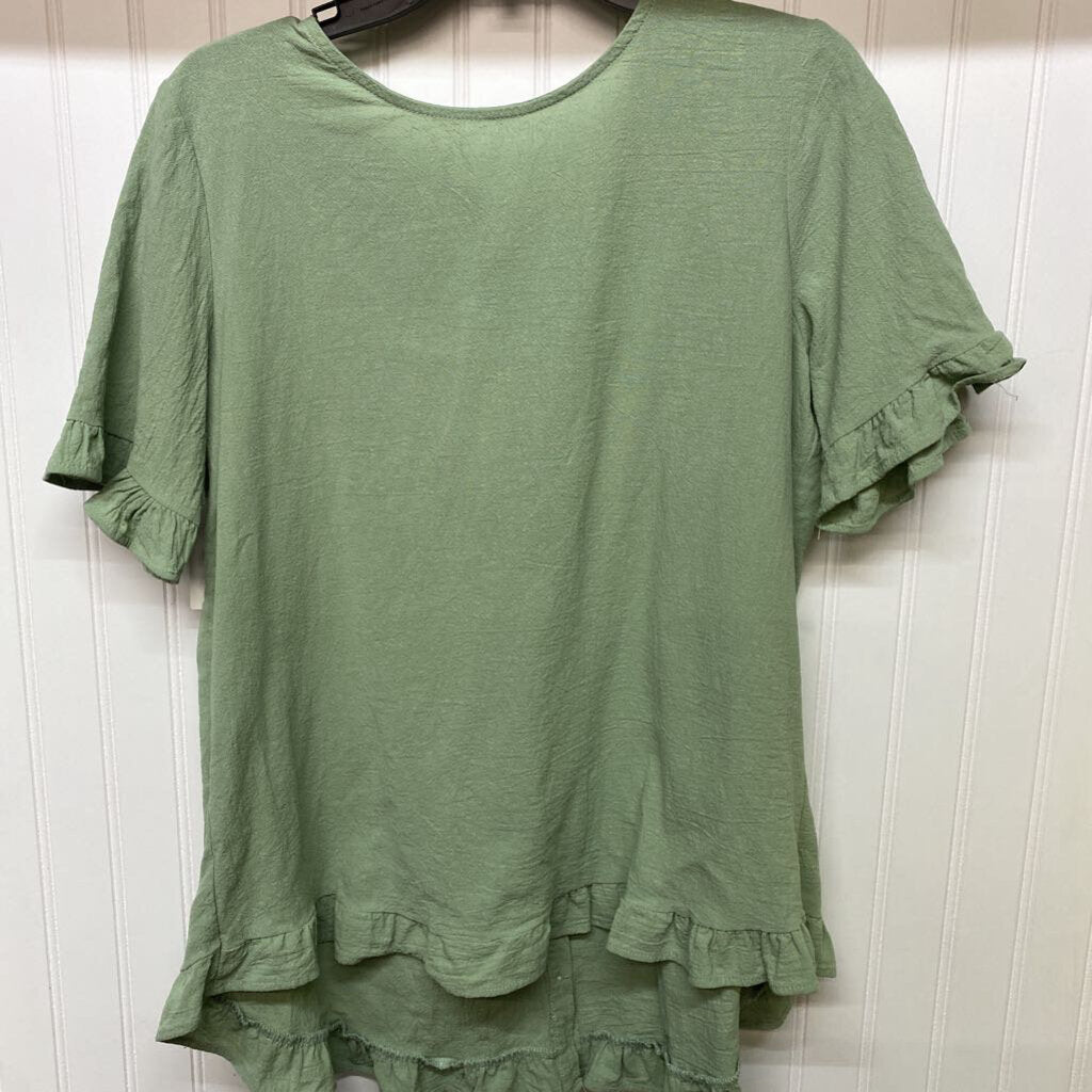 SHORT SLEEVED BUTTON UP BLOUSE
