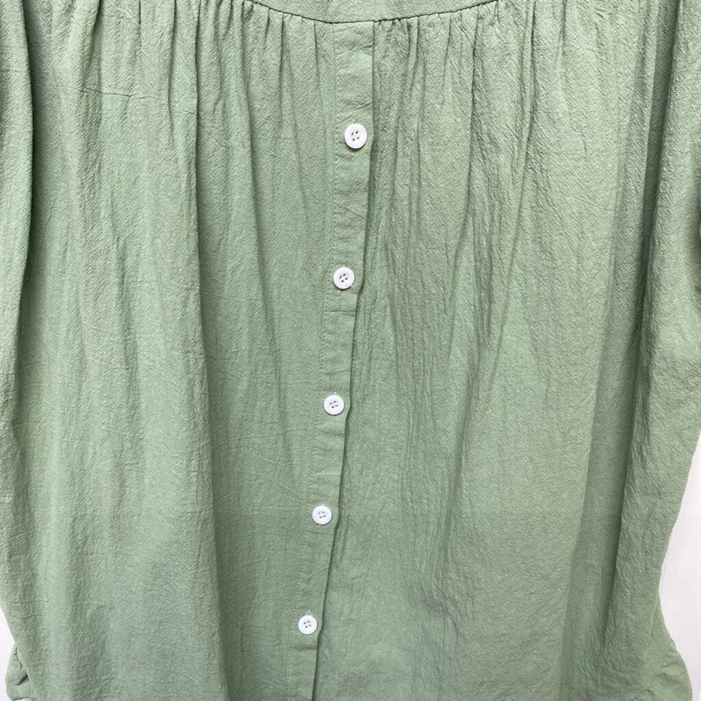 SHORT SLEEVED BUTTON UP BLOUSE