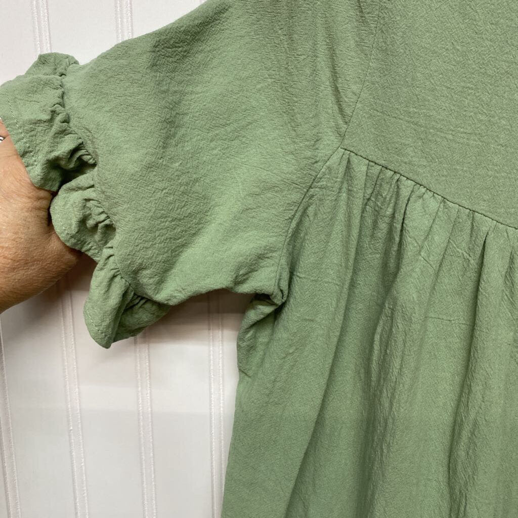 SHORT SLEEVED BUTTON UP BLOUSE