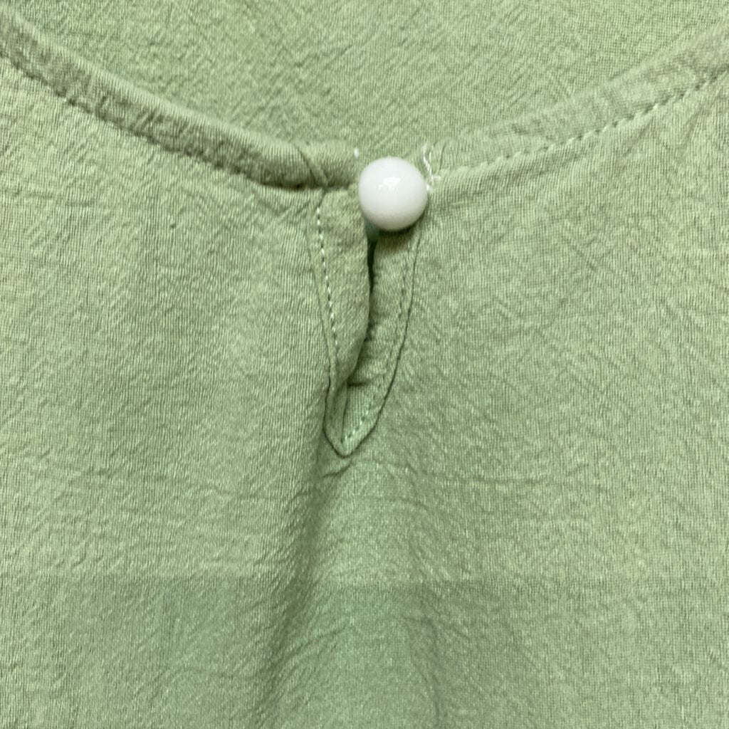 SHORT SLEEVED BUTTON UP BLOUSE