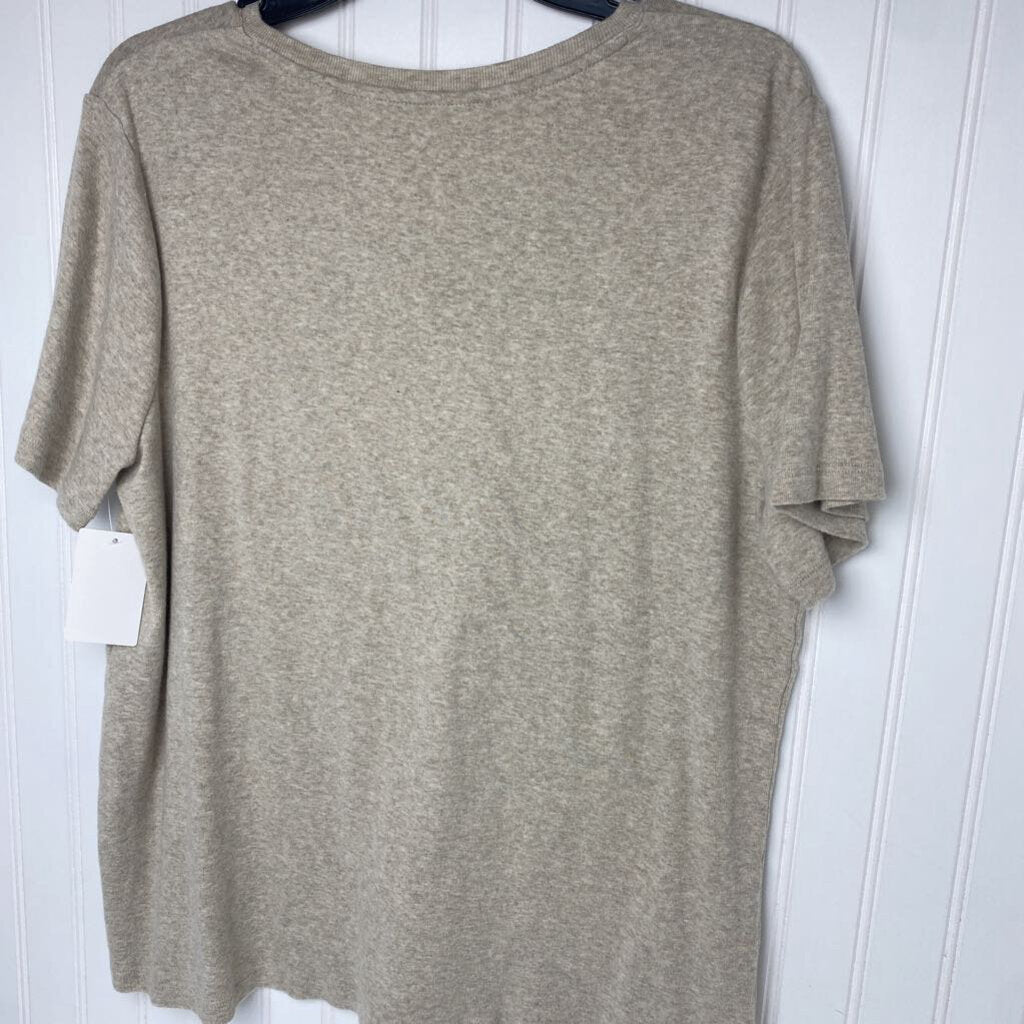SHORT SLEEVED V NECK TEE