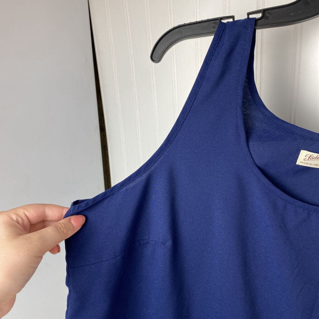 SLEEVELESS TOP