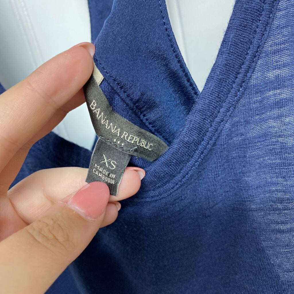 SLEEVELESS TOP