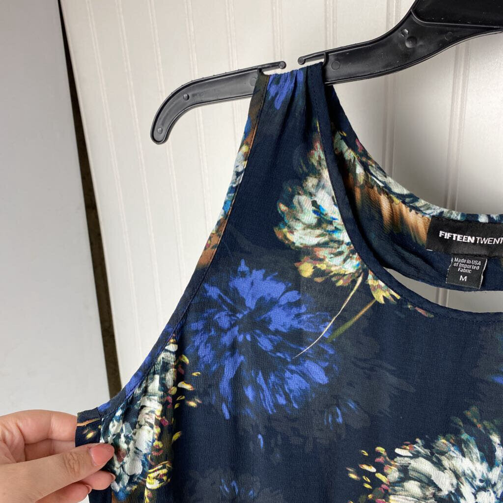 SLEEVELESS BLOUSE