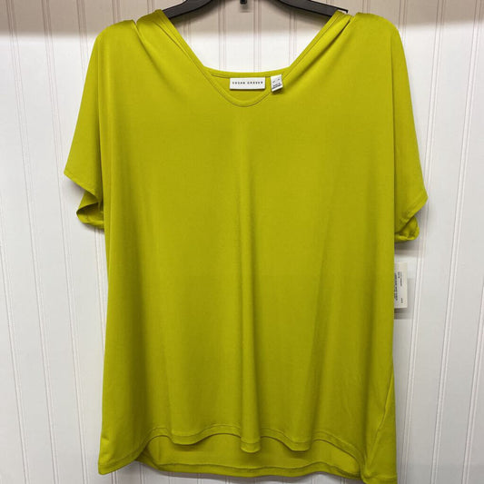 SHORT SLEEVED TOP