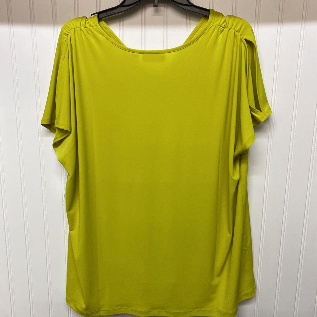 SHORT SLEEVED TOP